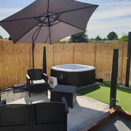 Beau Logement Avec Terrasse, Jacuzzi Et Terrain De Petanque Privatif A 5 Minutes De La Plage Audenge Ngoại thất bức ảnh